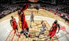 开云平台-利拉德存在感拉满，湖人终结猛龙，一场个人英雄主义与团队韧性的交响