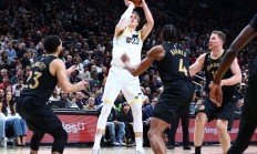 开云体育登录-爵士主场险胜猛龙，西部前四位置稳坐钓鱼台的简单介绍