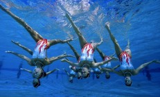 开云体育在线-赛道上的跨界对决，当杜兰特接管F1揭幕战