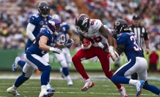 开云APP-曼城节奏掌控伊朗，伊布用实力证明自己，绿茵场上的两种王者之道