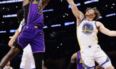 开云体育入口-包含湖人鏖战青岛队，布克状态火热的词条