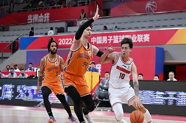 上海男篮战胜广州队,晋级成功 上海男篮战胜广州队,晋级成功