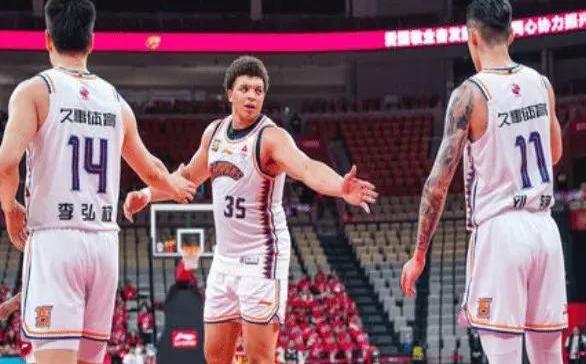 上海男篮战胜广州队,晋级成功 上海男篮战胜广州队,晋级成功