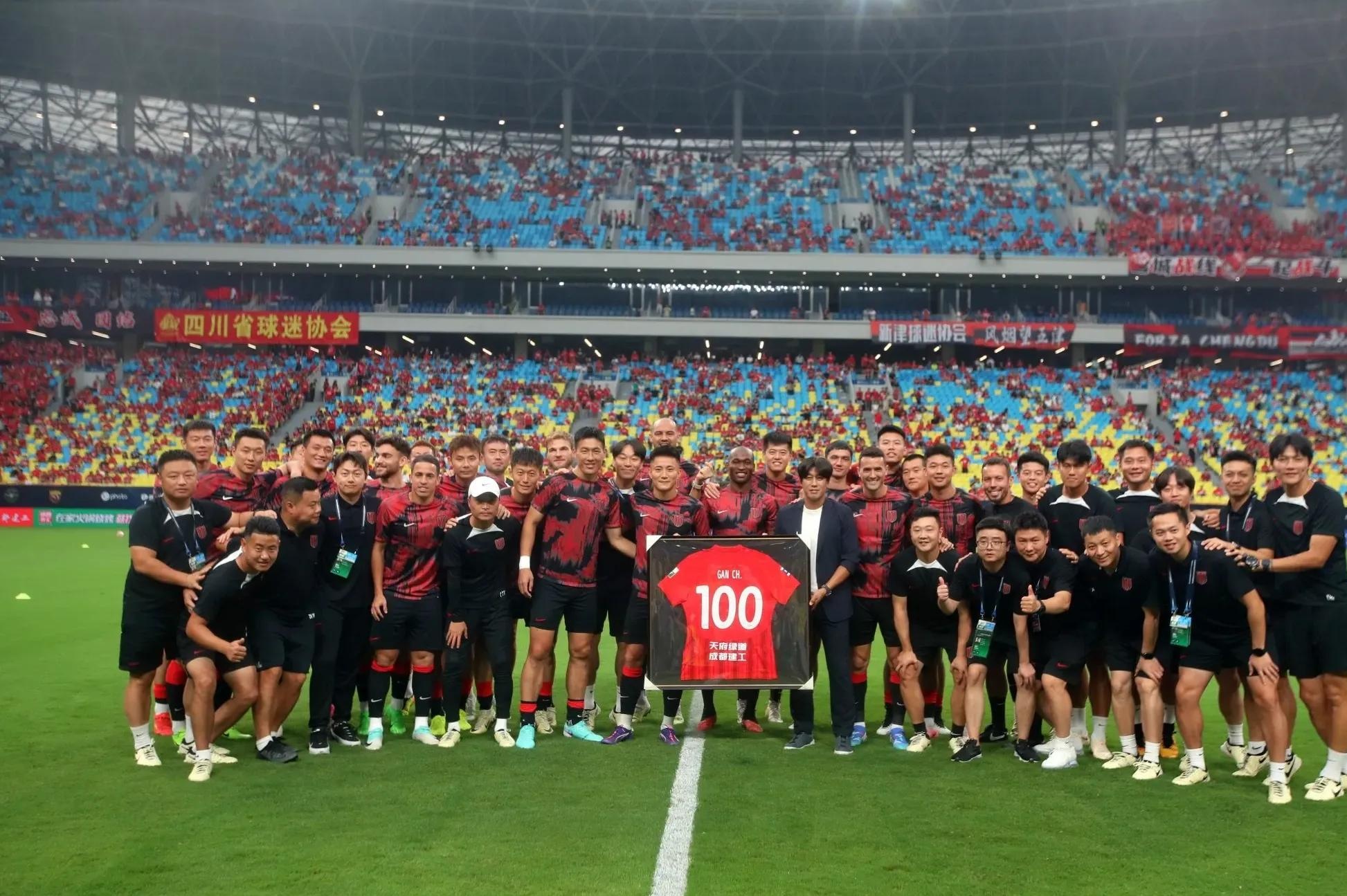 关于中超球队新战绩刷新纪录，球迷欢呼载歌载舞的信息