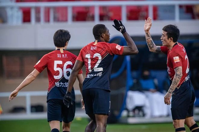 关于深圳佳兆业客场胜负青岛黄海，冲击中上游位置的信息