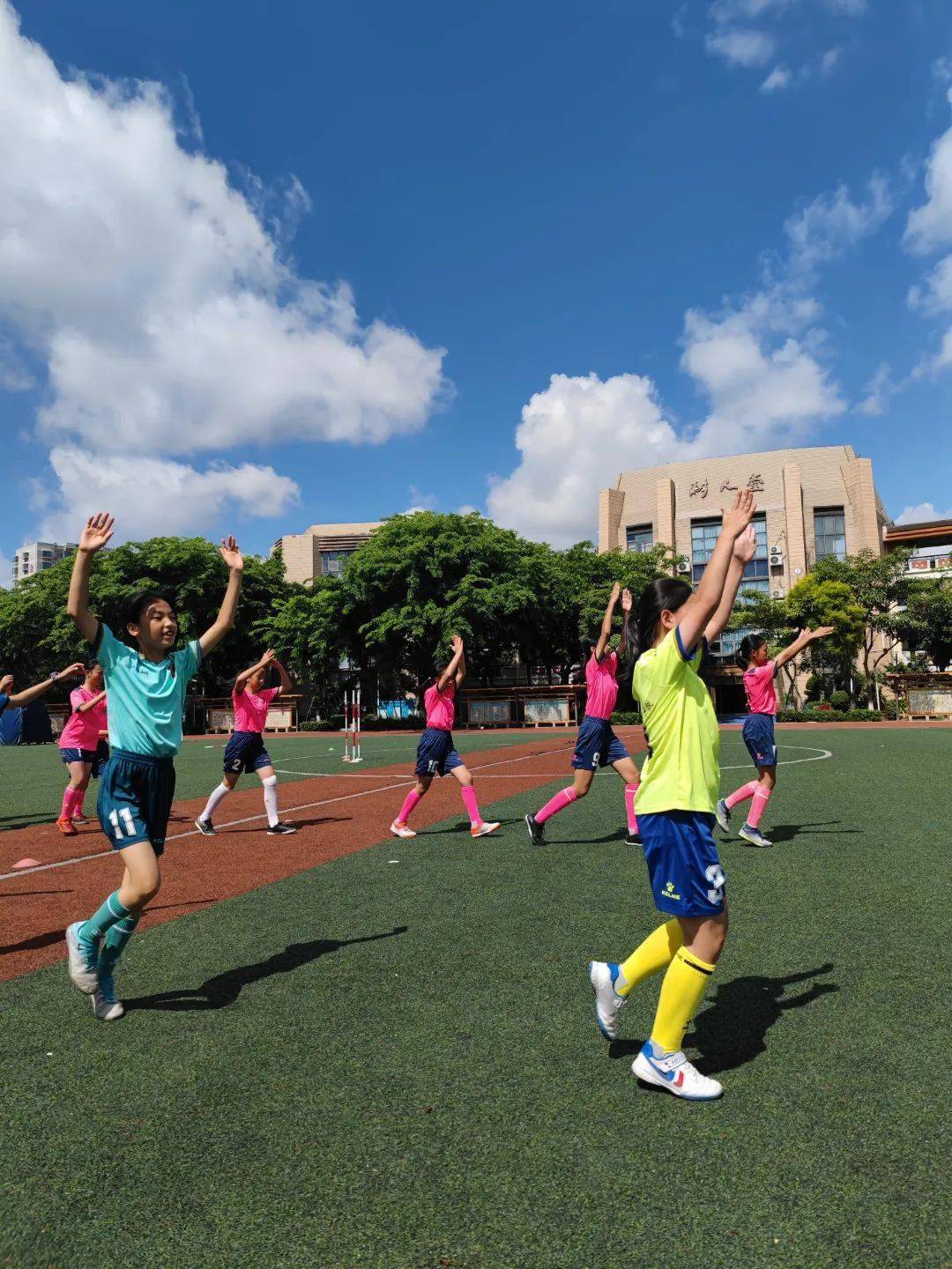 包含球员勇往直前，不畏艰难困苦的词条