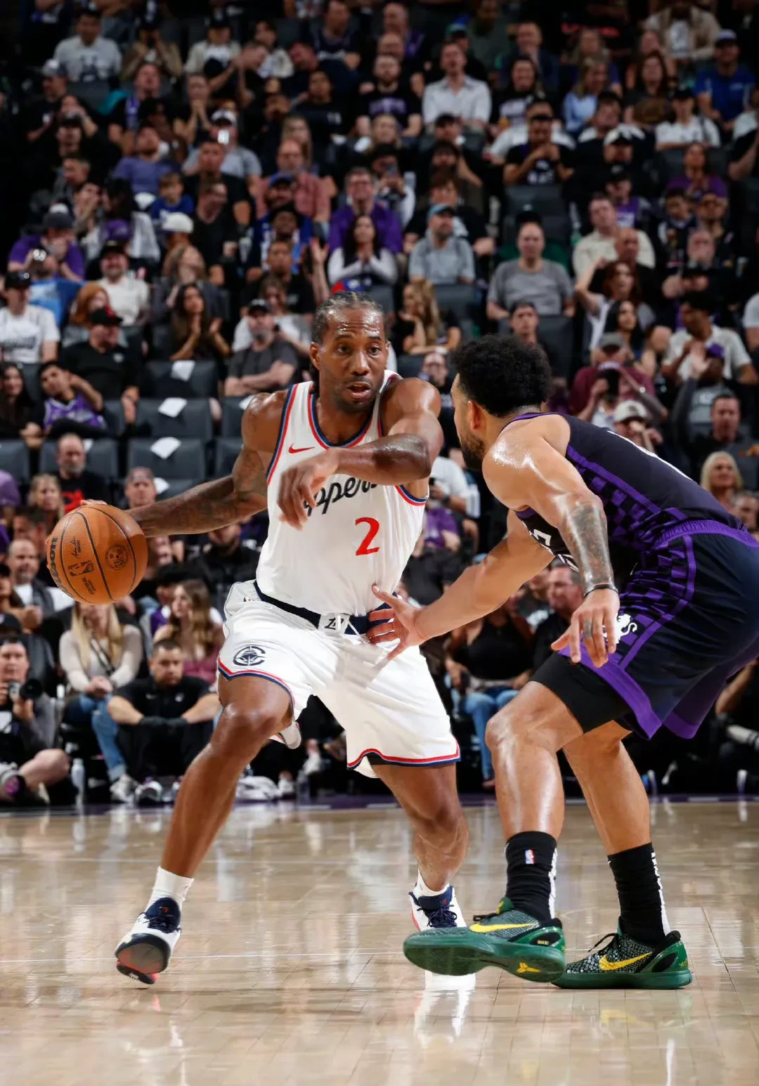 包含猛龙队长连续场比赛得分破+的词条