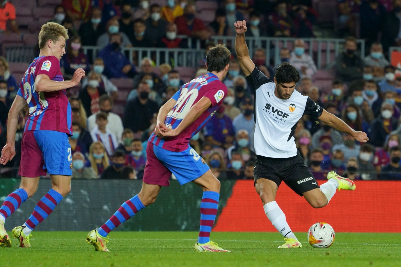 包含梅斯客场不敌尼斯，遭遇失败厄运的词条