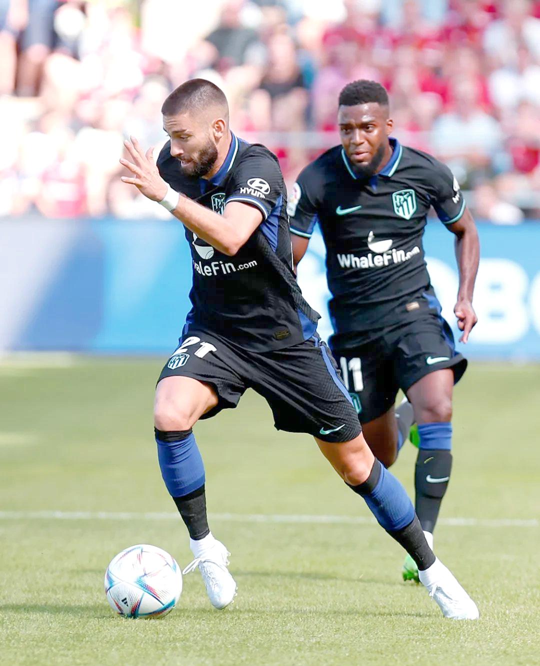 包含联赛竞争激烈，冠军之争一触即发的词条