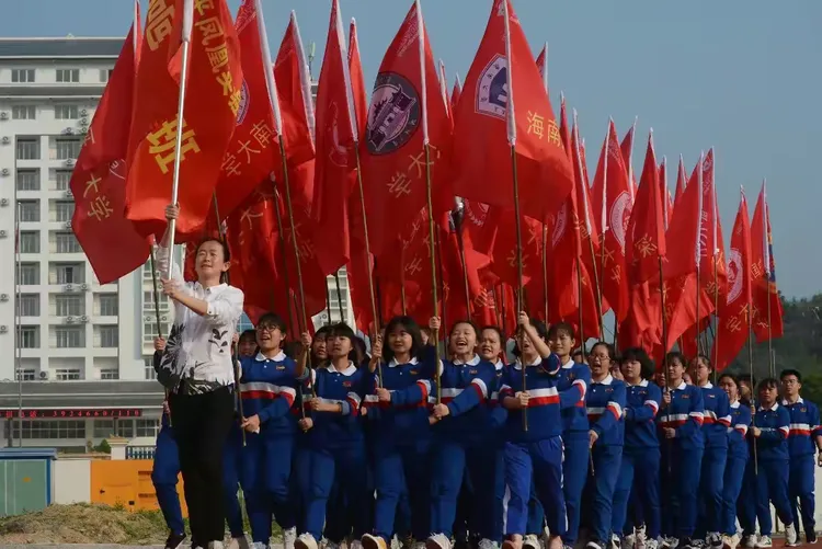 包含芬兰队斗志昂扬，决胜关键之战的词条