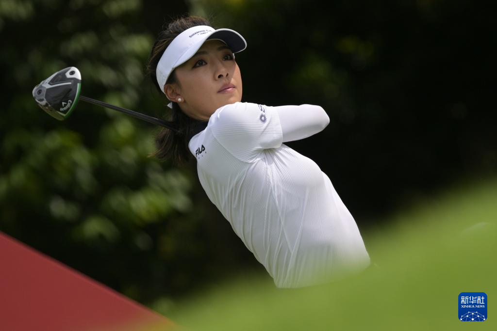 加拿大女子高尔夫选手精湛表现，获得金牌的简单介绍