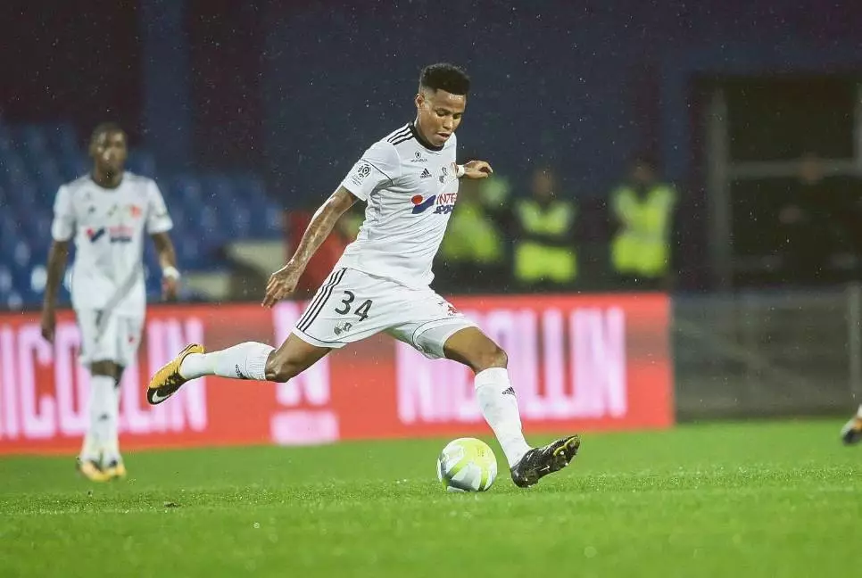 关于亚眠客场险胜里昂，迅速升至中游的信息