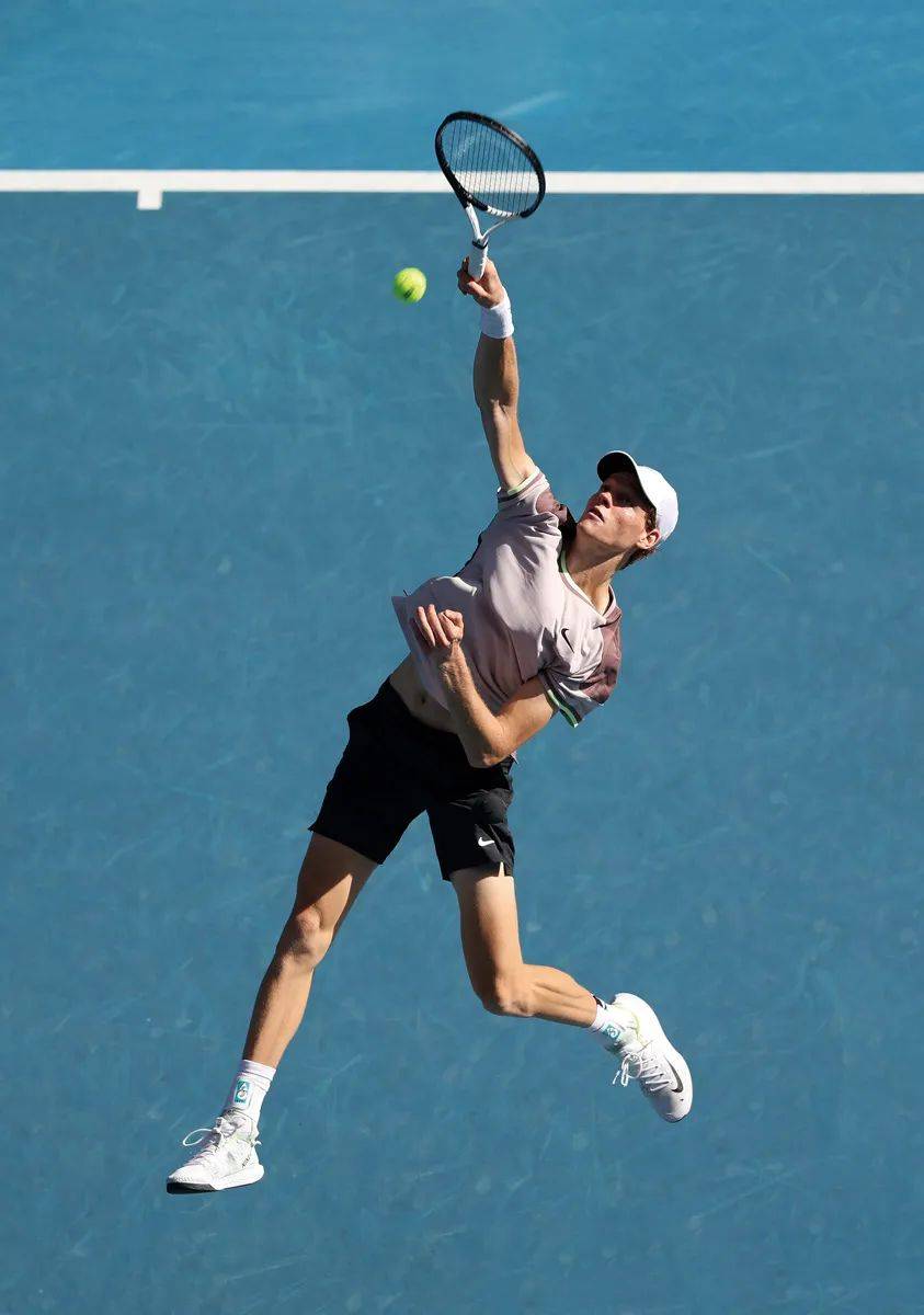 包含英国网球队血洗澳大利亚网球队，费德勒绝境逆转的词条