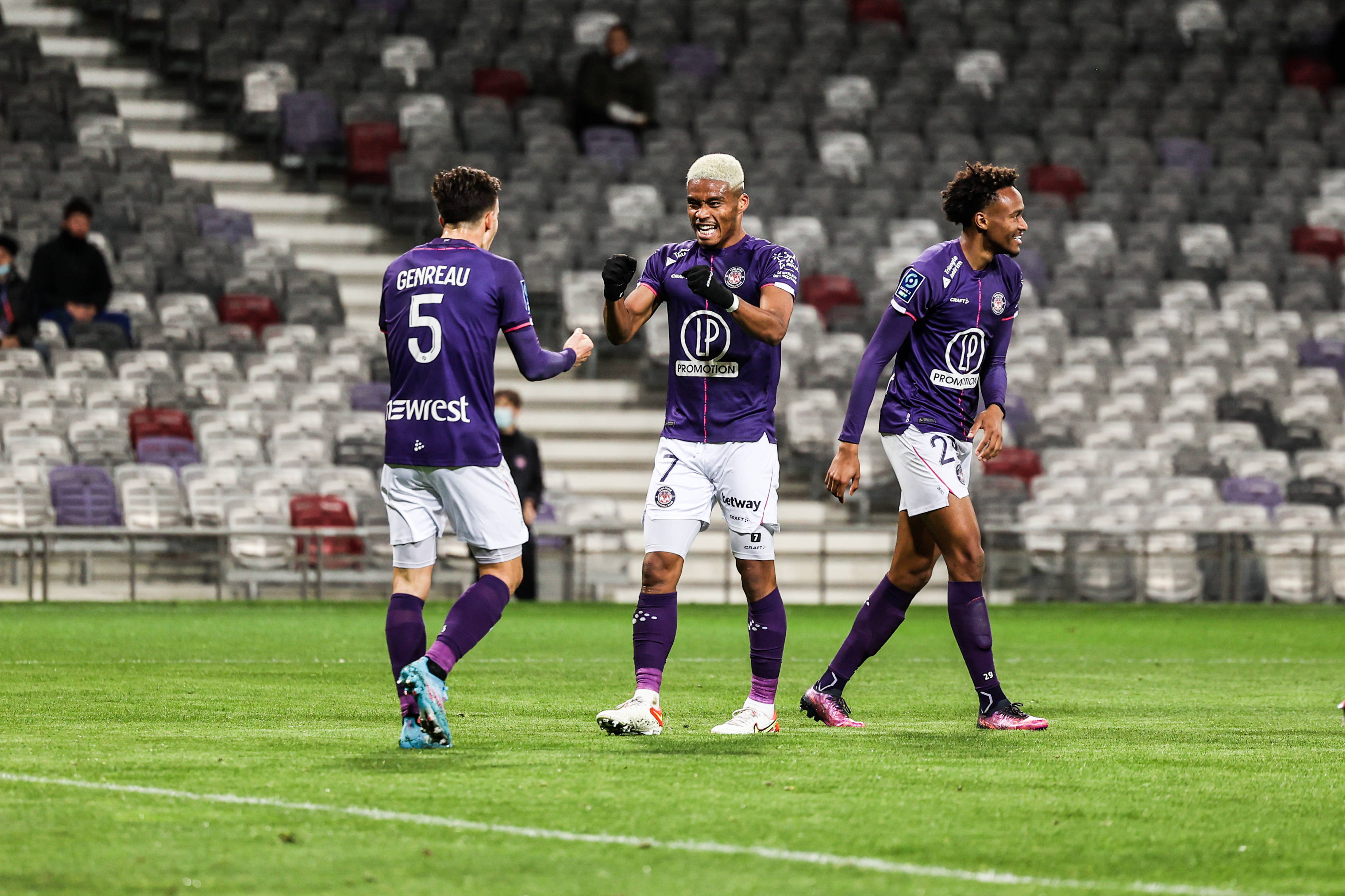 波尔多主场击败昂热，法甲保级压力暂时减轻的简单介绍