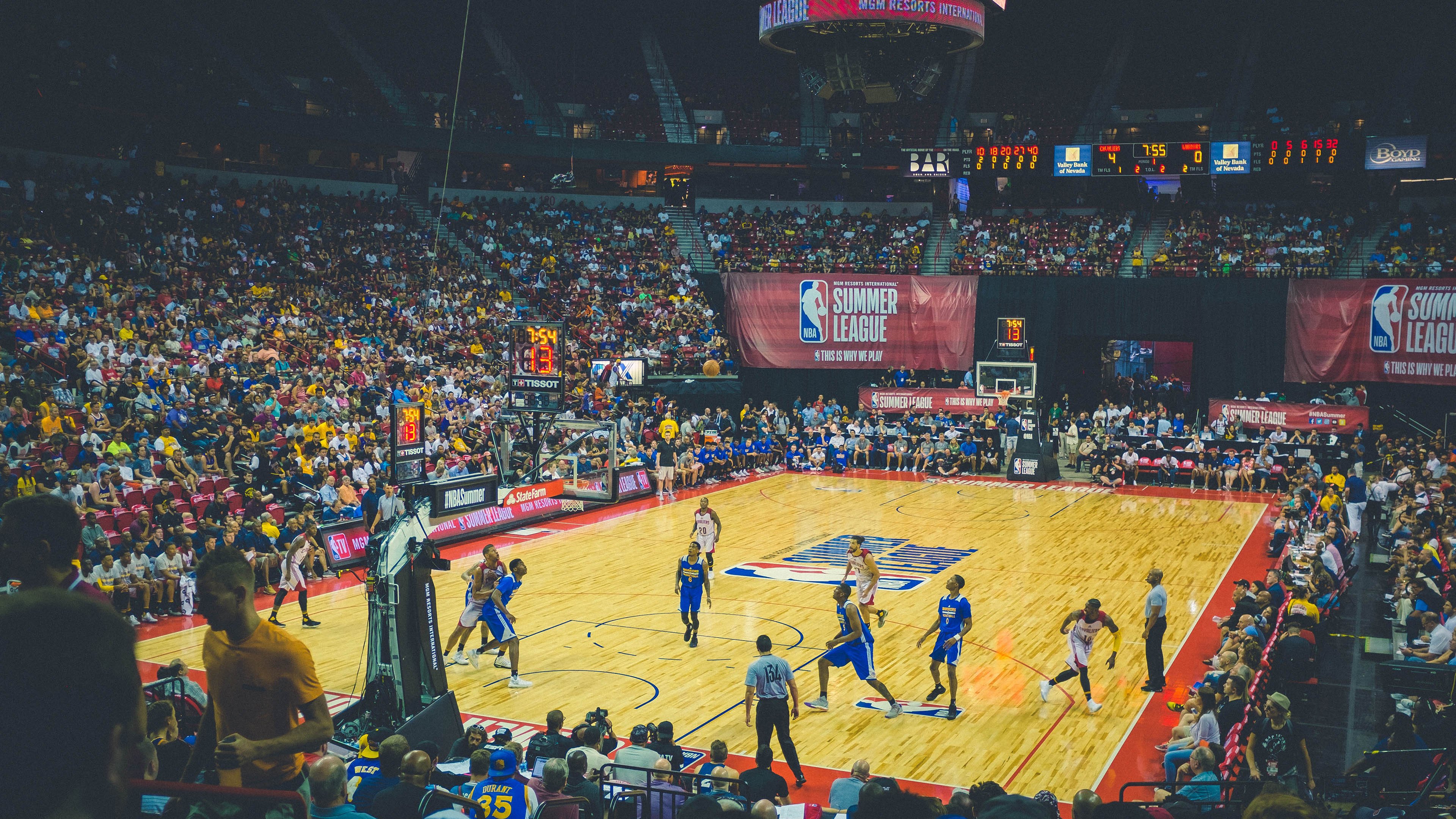 绿茵场与硬木地,德甲争冠焦点战与热火狂胜火箭的双重奏